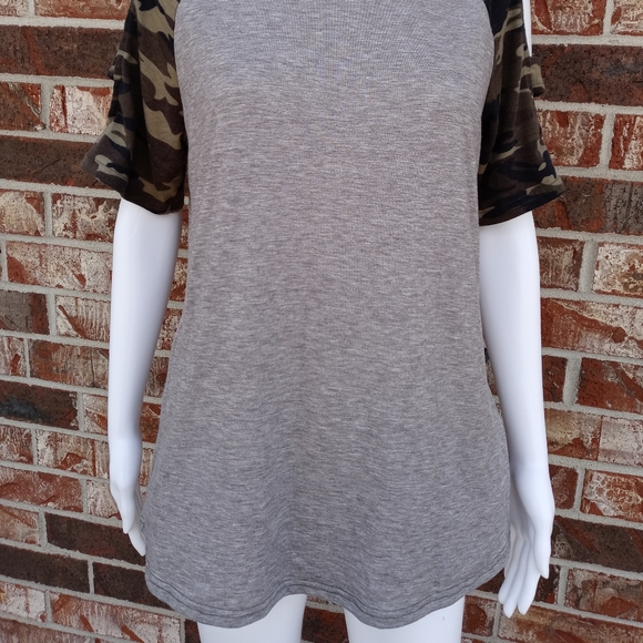 #21-Camo and Gray Top - Picture 3 of 6